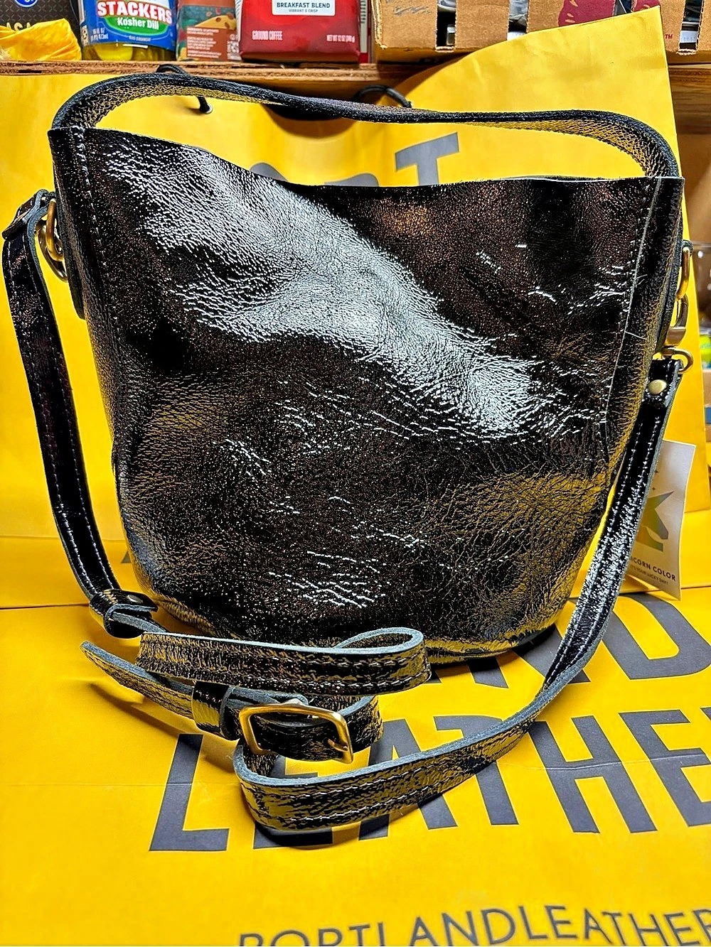 PORTLAND
LEATHER BELLE BUCKET BAG - LARGE VENOM